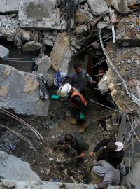 Důsledek izraelského útoku na dům v Rafahu