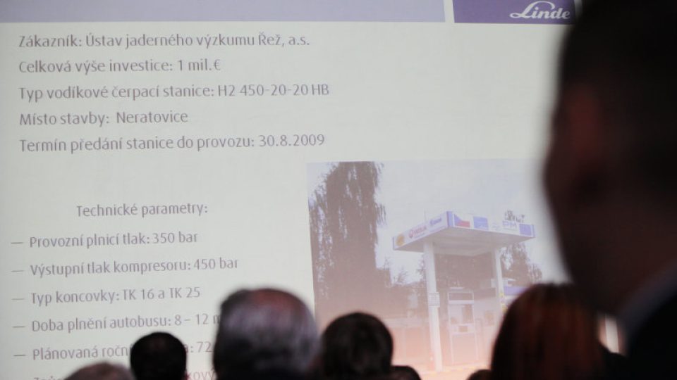 Tisková konference při otevření první vodíkové čerpací stanice v ČR